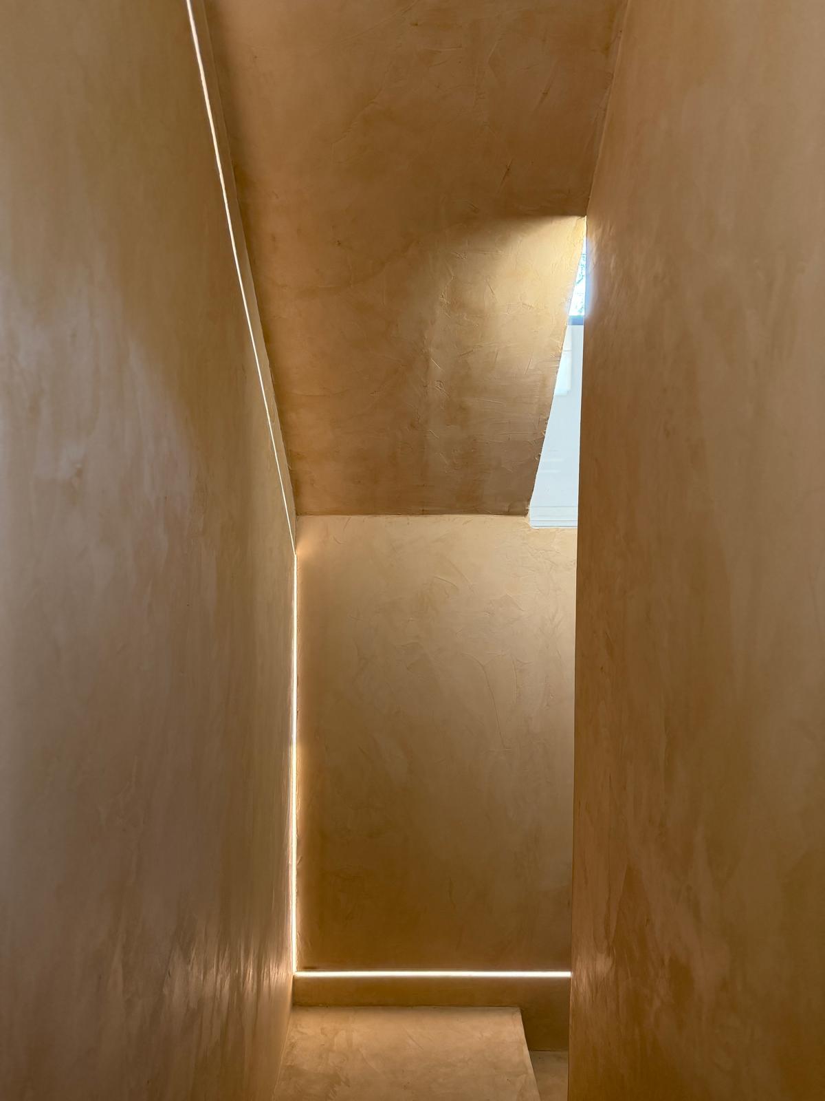Traphal in mortex met lichtlijn
